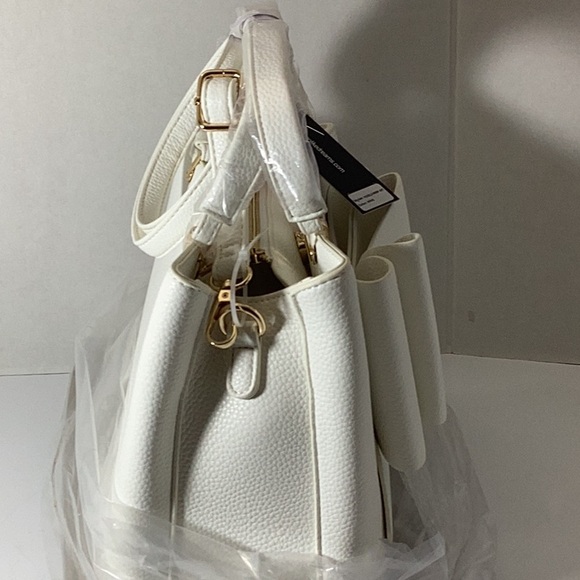 Like Dreams
Jenna Bow Satchel - Picture 11 of 12